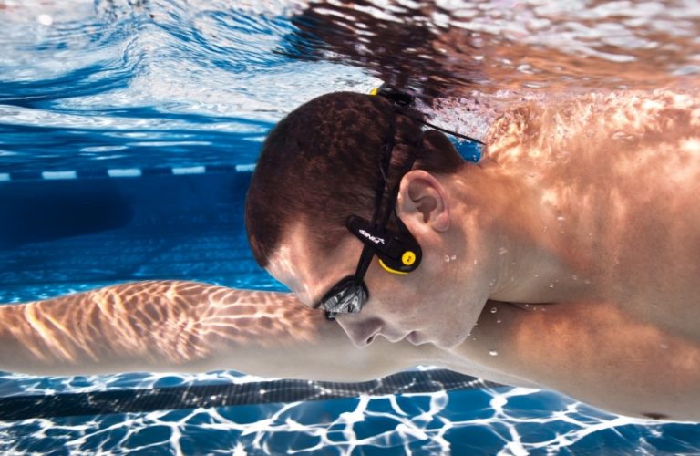 Tips on Keeping your Headphones in While Swimming Techno FAQ