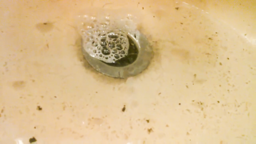 How To Clear A Clogged Bathtub Drain In Simple Steps | Techno FAQ