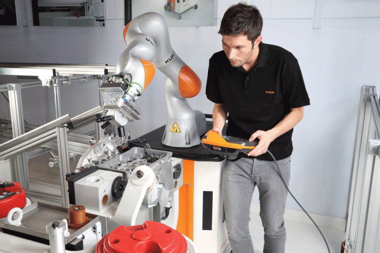 Robots In The Manufacturing Industry | Techno FAQ