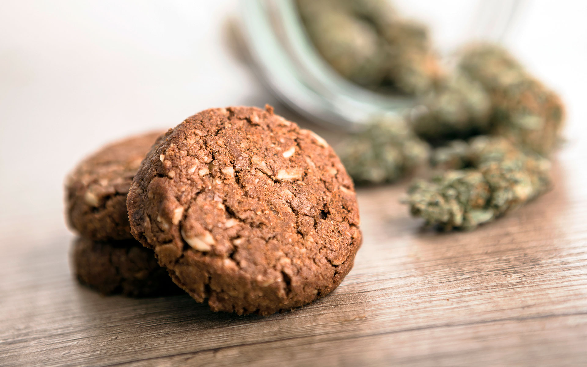 4 Reasons to Try CBD Edibles | Techno FAQ