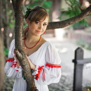 https://p1.pxfuel.com/preview/617/475/681/ukraine-wedding-bride-to-marry-dress.jpg