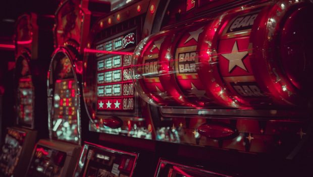 close-up photography of lucky arcade with Bar, Bar, and Star