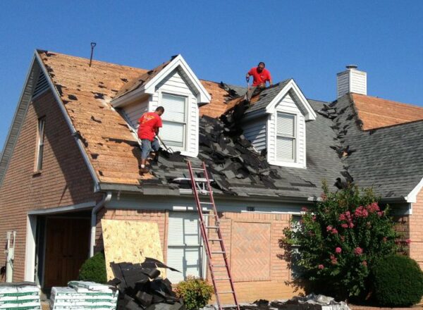 roof repairers.jpg